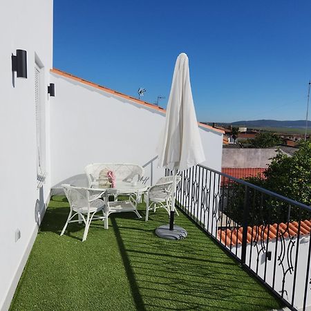 Hotel Boutique Iulia 5 Estrellas Medina de las Torres ภายนอก รูปภาพ