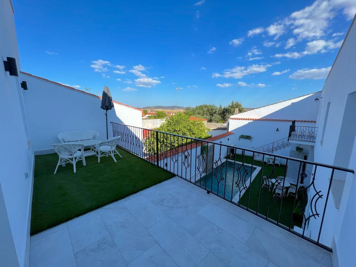 Hotel Boutique Iulia 5 Estrellas Medina de las Torres ภายนอก รูปภาพ