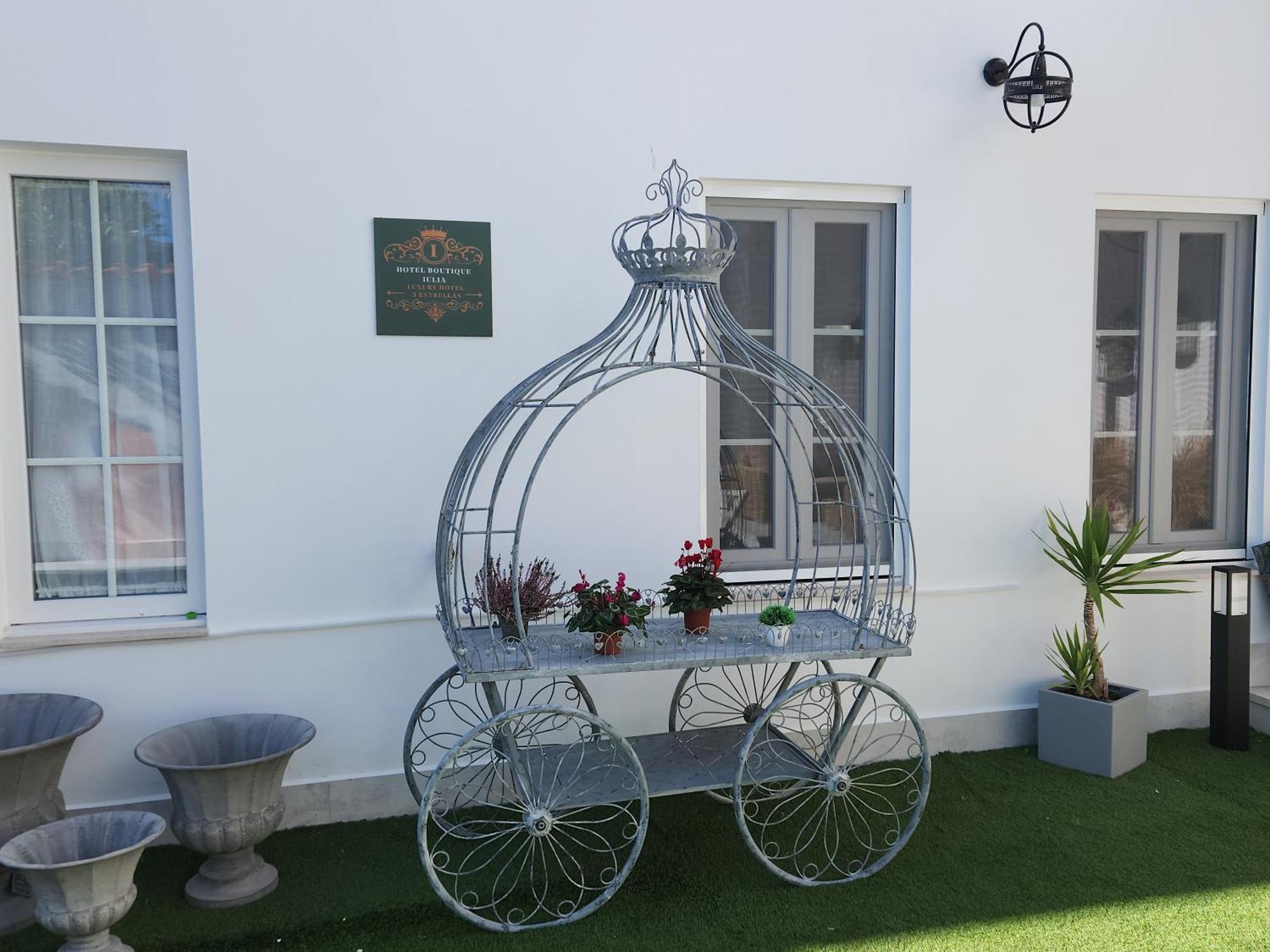 Hotel Boutique Iulia 5 Estrellas Medina de las Torres ภายนอก รูปภาพ