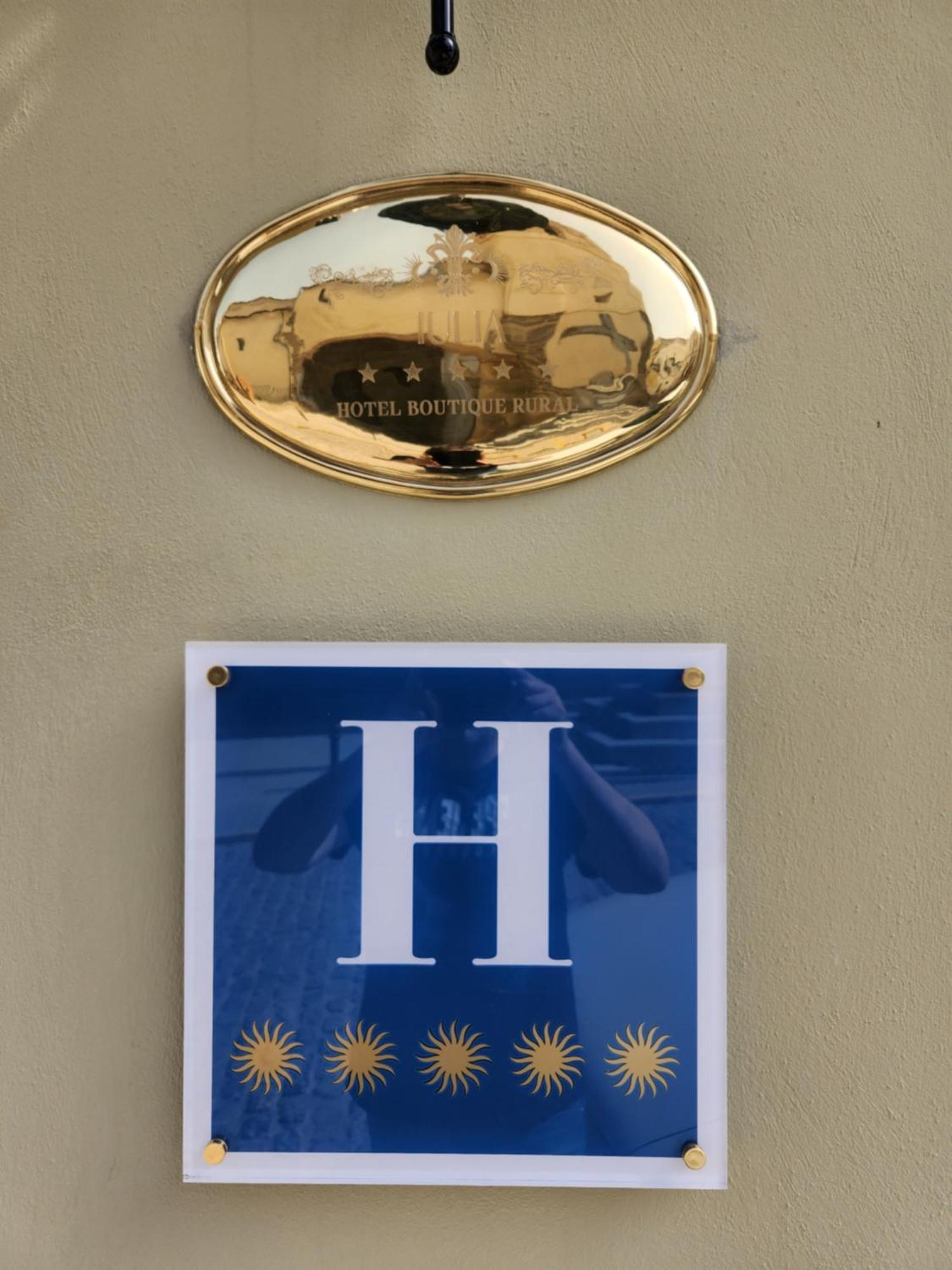 Hotel Boutique Iulia 5 Estrellas Medina de las Torres ภายนอก รูปภาพ