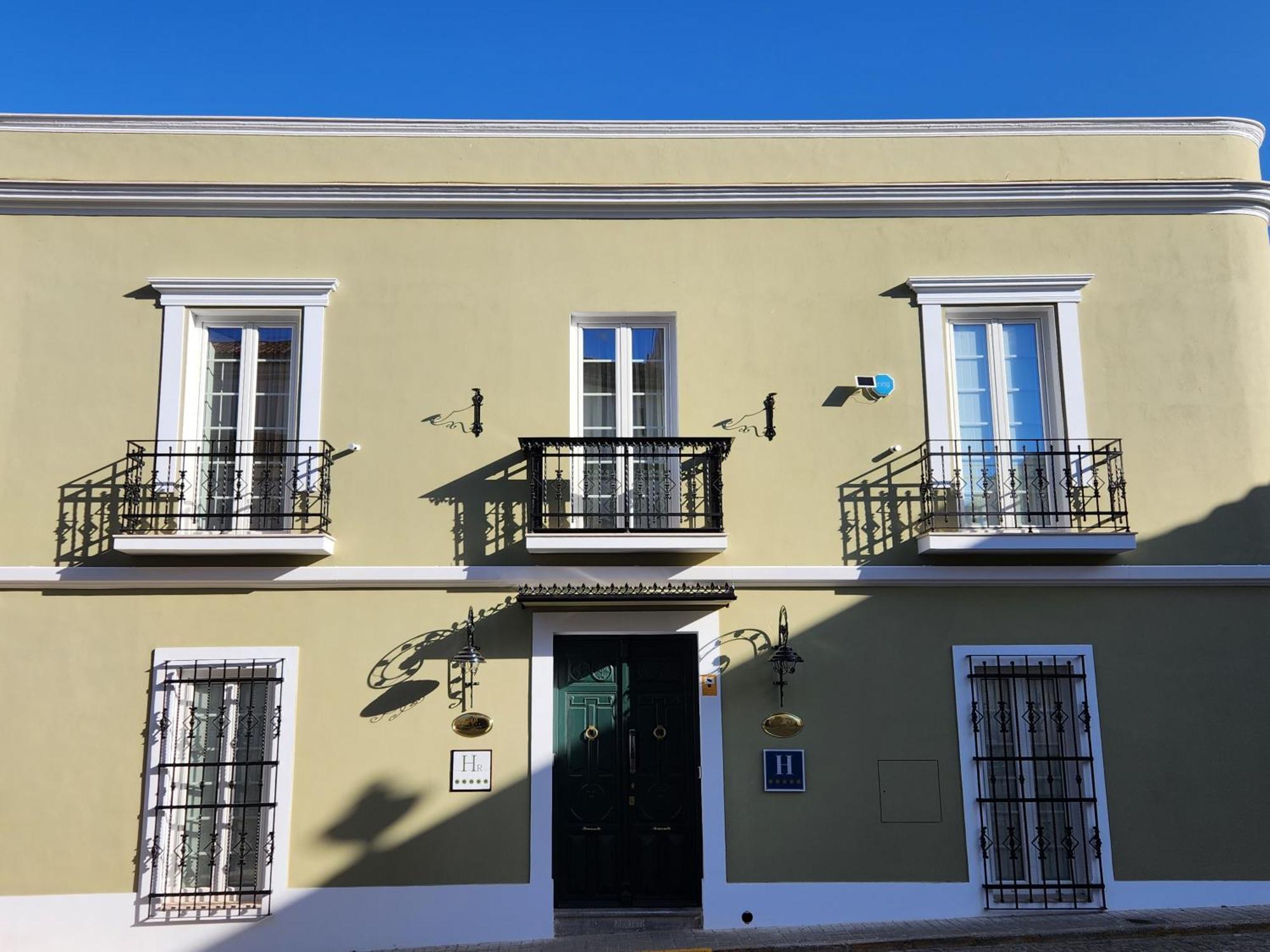 Hotel Boutique Iulia 5 Estrellas Medina de las Torres ภายนอก รูปภาพ